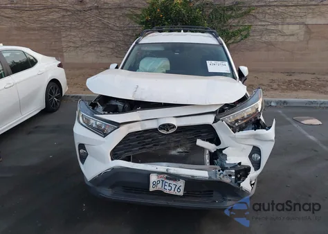 2020 Toyota Rav4 Xle z USA, uszkodzony, nr VIN 2T3W1RFV0LW077224